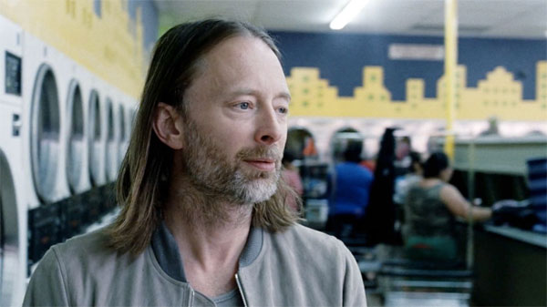 Radiohead — A Moon Shaped Pool (рецензия на альбом) Том Йорк в клипе на Daydreaming с нового альбома Radiohead