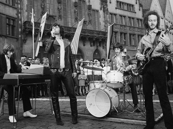 The Doors playing in the street